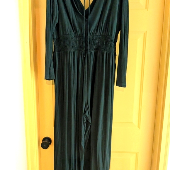 Elegant Green Women's Dress - Picture 1 of 3